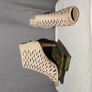 ANA Cornelius Peep Toe rear zip Bootie SZ 6.5 M